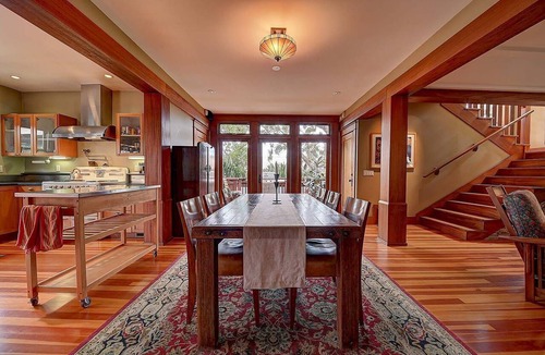 Belmont Heights House | Moden Craftsman Pet Friendly Sleeps 6