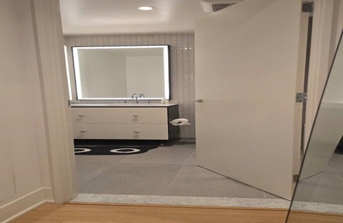 China Basin Apartment | Modern 1-Bedroom in Mission Rock with Gym, Sauna, Golf Simulator