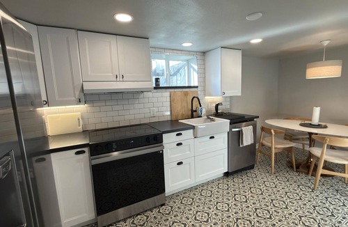 Northwest Everett House | Modern 1BR Near Providence & Boeing - Fast WiFi & Work Desk