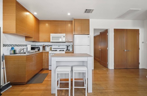 Lucerne - Higuera Apartment | Modern 1BR Retreat in the Heart of Culver City