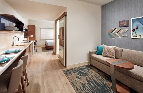 Anaheim Resort Hotel | Modern 2 Rooms Walking Distance from Disneyland Attraction