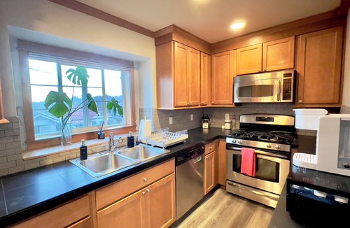 Atlantic House | Modern 2BR w Fire Pit & BBQ - Perfect for Families, Travel Nurses & Corp Housing