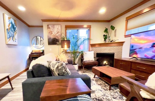 Atlantic House | Modern 2BR w Fire Pit & BBQ - Perfect for Families, Travel Nurses & Corp Housing