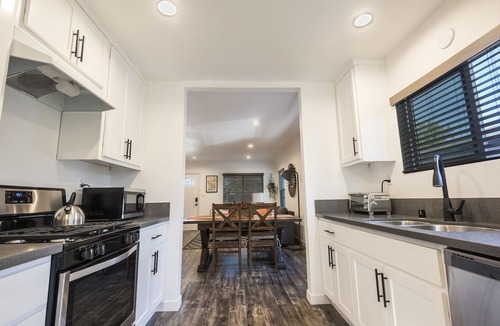 Park Mesa Heights House | Modern 3 Bedroom Home Located in South LA close to Beaches, USC & Downtown