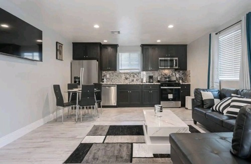 Park Mesa Heights House | Modern 3BR Hm Near SoFI, LAX, Hollywood, Free parking