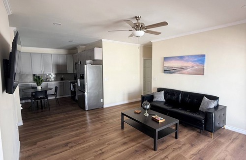 Mid City House | Modern 3BR LA Home near Downtown LA, Perfect for Families and Large Groups