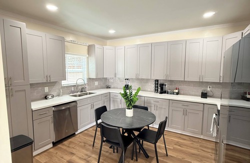 Mid City House | Modern 3BR LA Home near Downtown LA, Perfect for Families and Large Groups