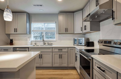 Edenvale House | Modern 4BR Home, Sleeps 9, Near Silicon Valley