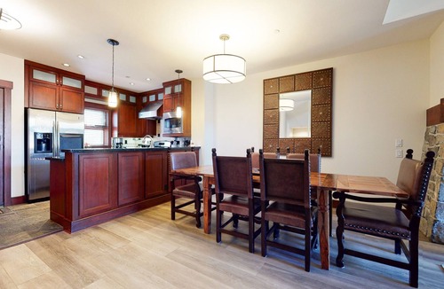 Mammoth Lakes Condo | Modern 5-Star Townhome, Private Hot Tub, Gas Grill & Garage. Serene Location