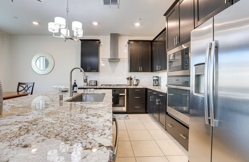 Antelope House | Modern Antelope Home: 14 Mi to Downtown Sacramento