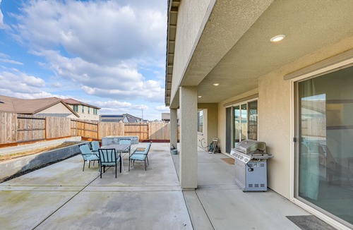 Antelope House | Modern Antelope Home: 14 Mi to Downtown Sacramento