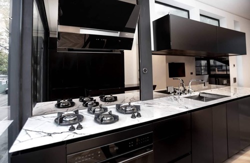 Beverly Glen House | Modern Architectural X-house