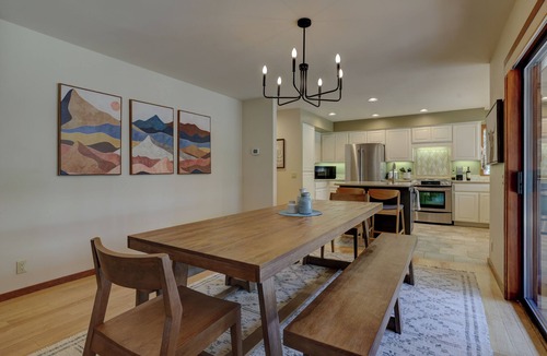 Black Butte Ranch House | Modern Black Butte Ranch Getaway - 3BR w/Game Room and Hot Tub