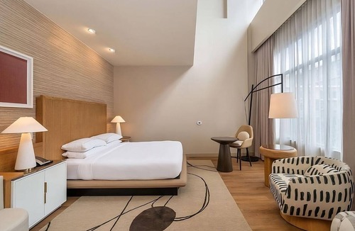 Gaslamp Quarter Hotel | Modern Comfort with Great Amenities | Outdoor Swimming Pool | Pet-Friendly