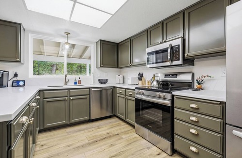 Girvan House | Modern Comforts at Olney Creek Outpost