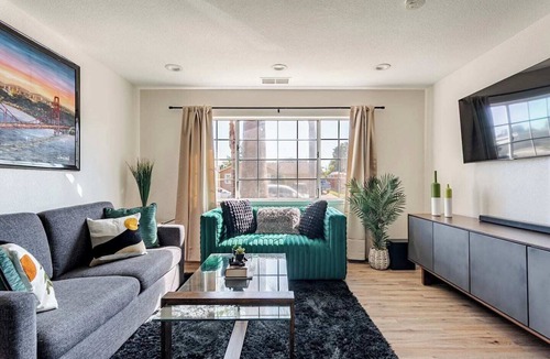 Central District House | Modern Fremont Retreat 5BR 3BA Near Tesla and Meta