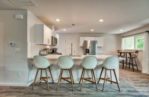 Redding House | Modern Home Bright Spacious Full Kitchen Garage