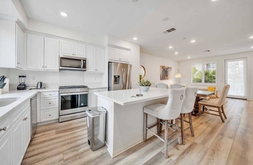 Irvine Business Complex House | Modern Irvine Getaway on Steely #42612