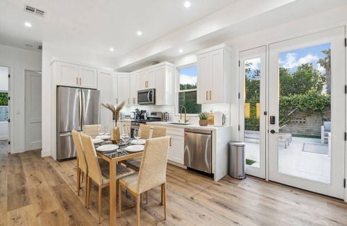Burbank House | Modern LA Pool Home · Fire Pit · Sleeps 6 · 20 min to Universal · SoFi 22 mi
