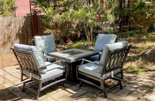 Kings Beach Ski Chalet | Modern lake-view hotel - all eight rooms - dog-friendly - near beach & golf