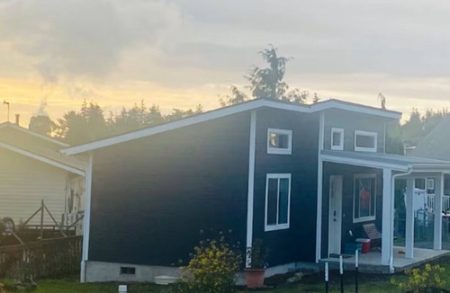 Anacortes Cottage | Modern & Light Filled 1-bedroom private garden cottage with AC in Anacortes