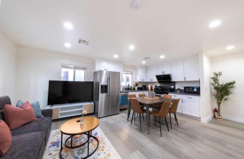 East Los Angeles Apartment | Modern Luxe Ensuite by USC Shared Living