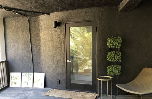 Beverly Glen Apartment | Modern luxury studio nested in a lush cul de sac