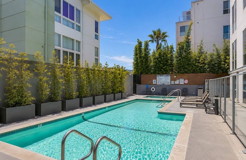 Del Rey Apartment | Modern Marina Del Rey 2BR Pool, Gym, Parking, Near Beach