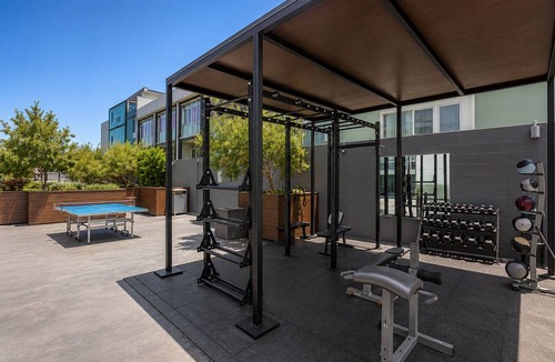 Del Rey Apartment | Modern Marina Del Rey 2BR Pool, Gym, Parking, Near Beach