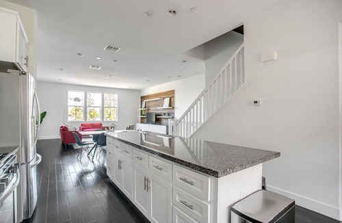 Newark House | Modern Newark 3BR w/Private Garage, near Restaurants, by Blueground