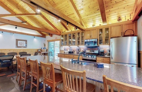 Upper Kingsbury House | Modern, open, spacious, family-friendly mountain home w/Wi-Fi & private Hot Tub