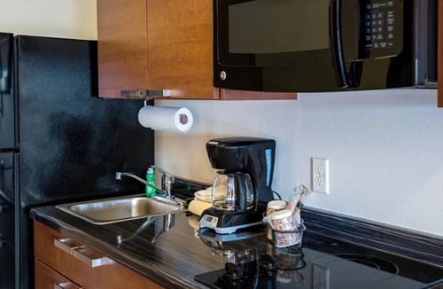 Buena Hotel | Modern Pet-Friendly Stay Close to Yakima Fairgrounds & Local Attractions