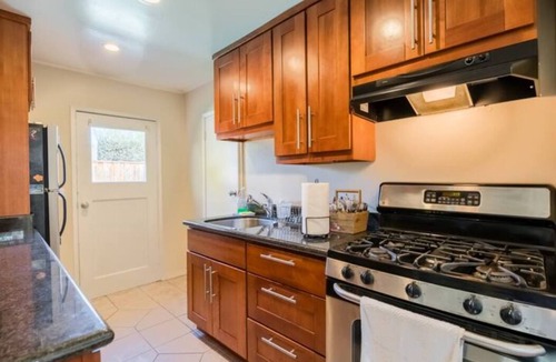 Shoreline West House | Modern poolside house with AC Downtown Mountain View!
