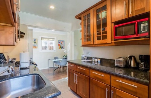 Shoreline West House | Modern poolside house with AC Downtown Mountain View!