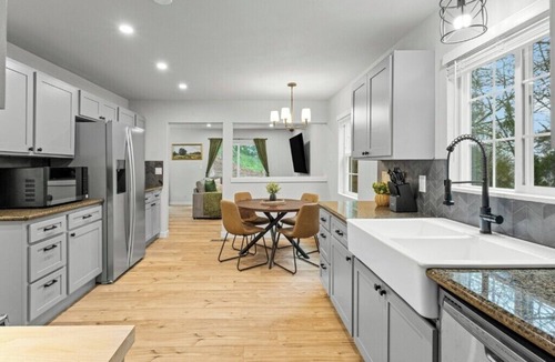 Camas House | Modern Private Camas Retreat Near Lake & Downtown