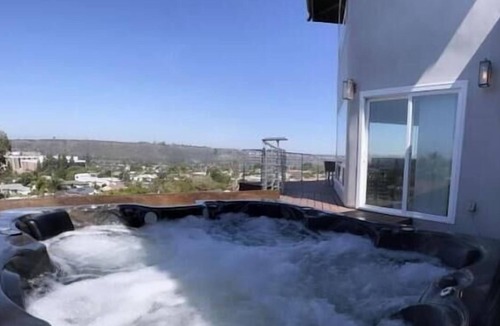 Allied Gardens House | Modern SanDiego View Home W/Hot Tub Close to Beach