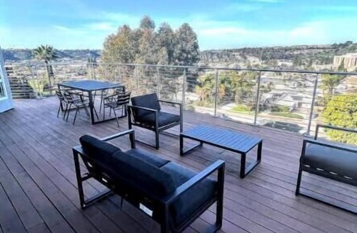 Allied Gardens House | Modern SanDiego View Home W/Hot Tub Close to Beach