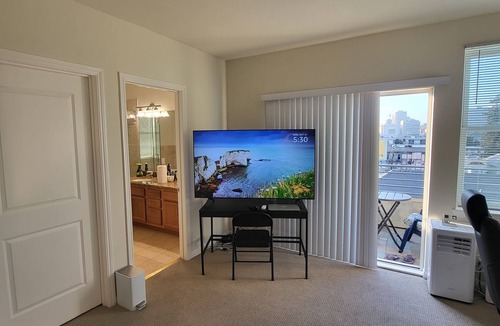 Oakland House | Modern Studio House near Lake Merritt View