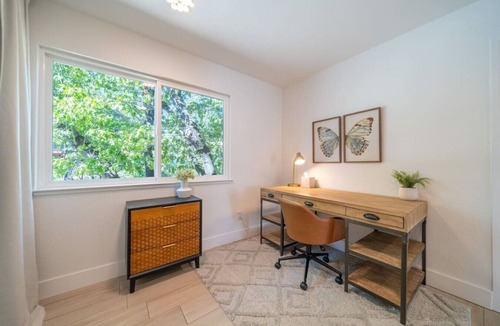 Redding House | Modern Woods Retreat | Treehouse, 10 min to Bethel