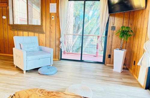 Midpines House | Modern Yosemite Escape Serene 10-Acre Getaway at Twisted Manzanita