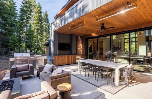 Ponderosa Palisades House | Modernly Appointed 4 Bed 4.5 Bath Mountain Home with Club Amenities