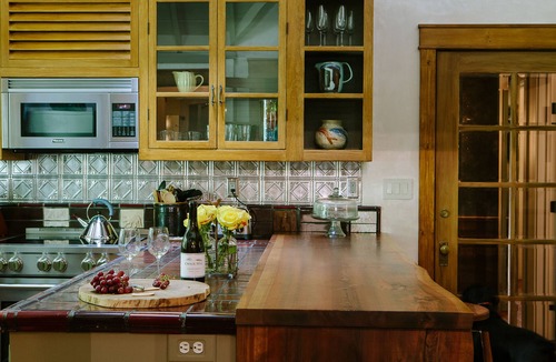 Guerneville House | Molly’s Creekside Cabin, on Lovers Lane Sonoma Wine Tasting/Biking Getaway