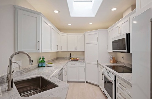 Montecito Condo | Montecito Penthouse, 2 + 2, walk to Butterfly Beach & Coast Village Road