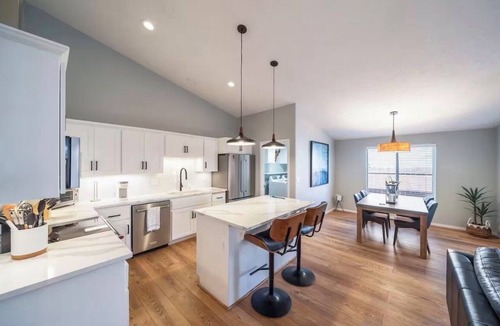 Old Farm District House | MONTHLY STAY Perfect 3-bedroom house with HS internet in beautiful Bend