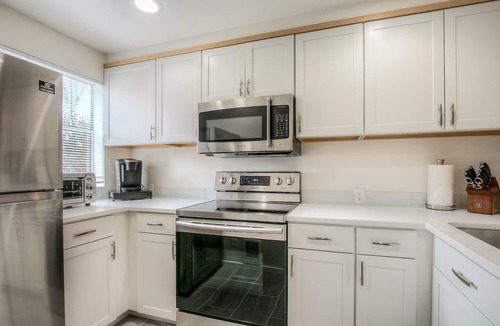 North Bend House | Moon River Suites 2 - on River, Private Hot Tub, Downtown NO FLOOD IMPACTS