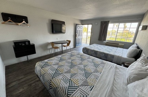 Delano Hotel | Motel 6 Delano, CA