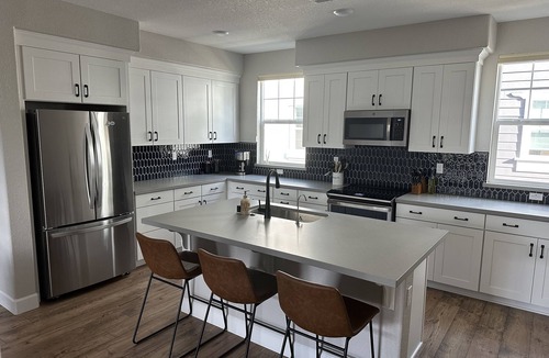 Napa House | /motivated for long-term renters/3/2.5, 2-car garage, ~360 mbps wifi