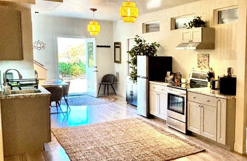 Mount Shasta Apartment | Mount Shasta is calling - Amazing Views- The House of Light - Pet Friendly