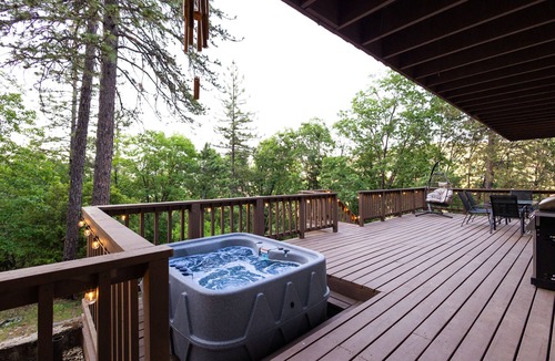 O'Brien Cabin | Mountain Cabin w/Gorgeous Forest Lounge & Hot Tub