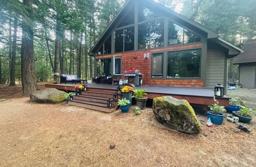 White Salmon Ski Chalet | Mountain Chalet in the Columbia Gorge just minutes from White Salmon River
